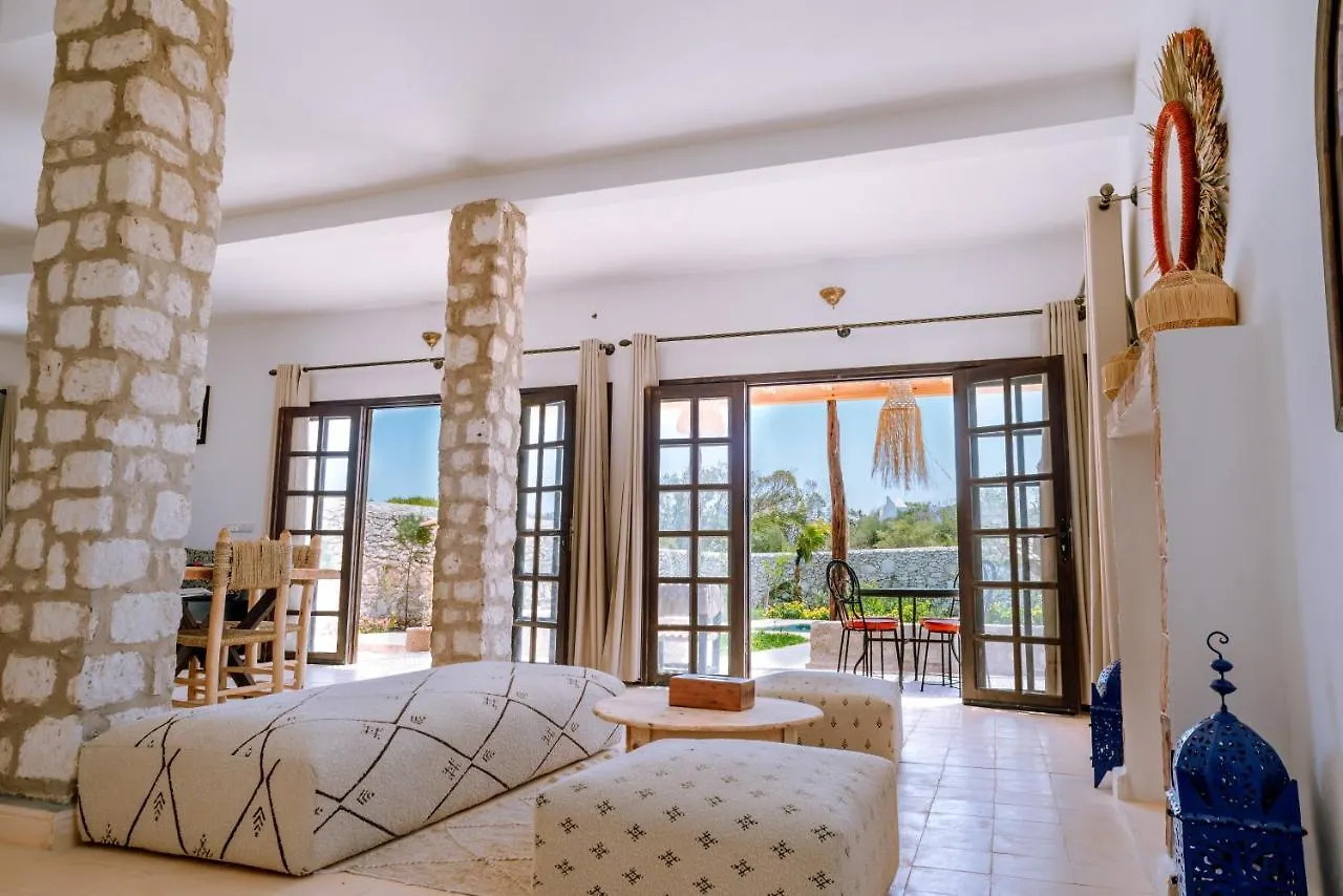 אסאוירה Villa Floratus 0*,