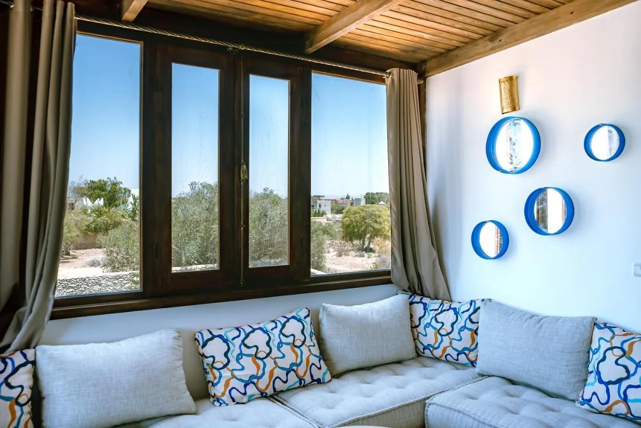 אסאוירה Villa Floratus