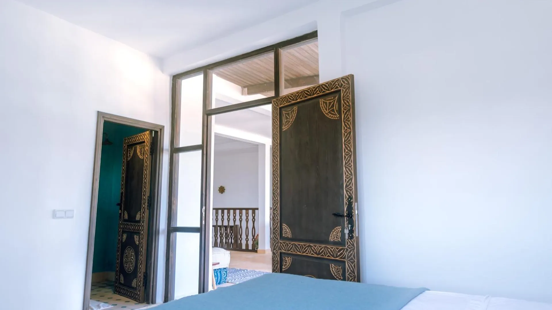 אסאוירה Villa Floratus