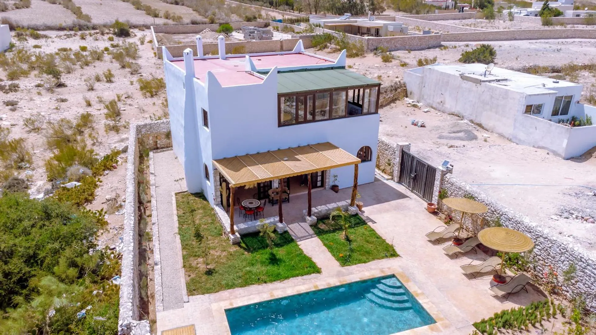 אסאוירה Villa Floratus