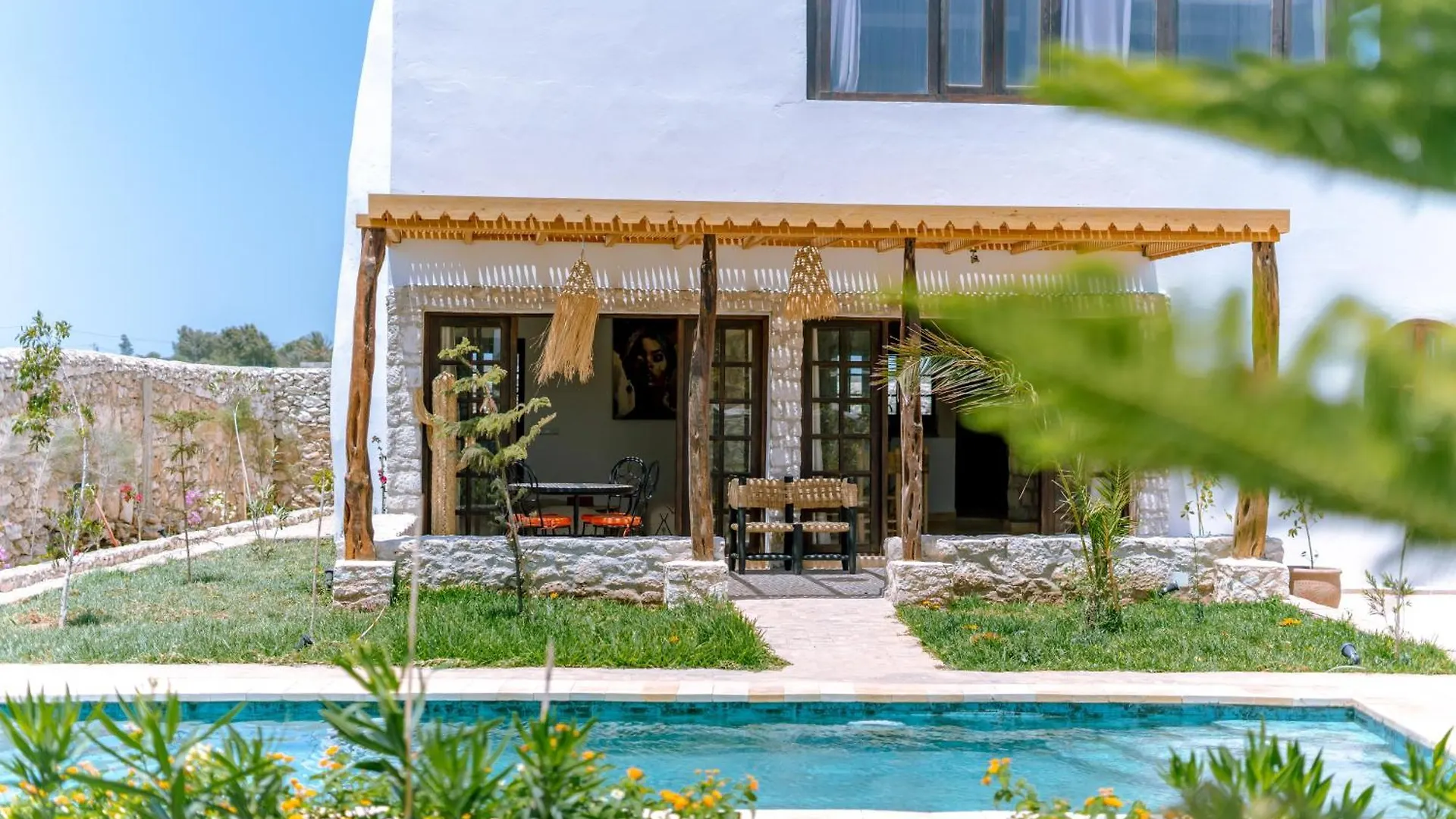 אסאוירה Villa Floratus